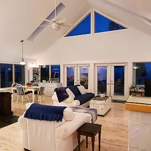 The White House Sechelt