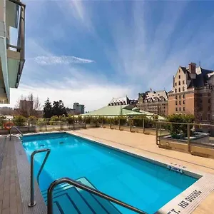 Spacious Downtown 2 Bedroom With Pool And Air Conditioning Victoria